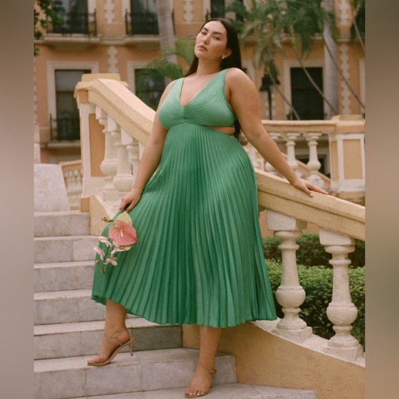 Abercrombie & Fitch Giselle Pleated Cut Out Maxi Dress - Size Large - Picture 6 of 7